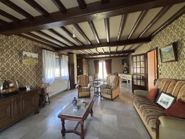 CHATILLON SUR SEINE : maison de 230m² proche du centre ville année 1960 avec terrain de 1700m². Châtillon-sur-Seine (21400)