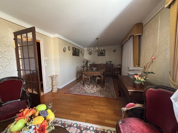 CHATILLON SUR SEINE : maison de 230m² proche du centre ville année 1960 avec terrain de 1700m². Châtillon-sur-Seine (21400)