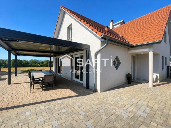 Belle maison à l'architecture soignée de 190 m² avec piscine sur sous-sol complet et terrain de 1078 m².