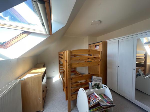 Belle maison à l'architecture soignée de 190 m² avec piscine sur sous-sol complet et terrain de 1078 m².