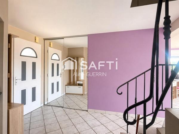 Belle maison à l'architecture soignée de 190 m² avec piscine sur sous-sol complet et terrain de 1078 m².
