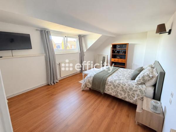 Maison
         7 pièces
        - 144 m² 430 000 € *