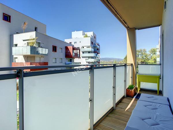 Annecy (secteur Cran Gevrier) _ Spacieux appartement 2 pièces de 61,96 m², à vendre avec terrasse et garage