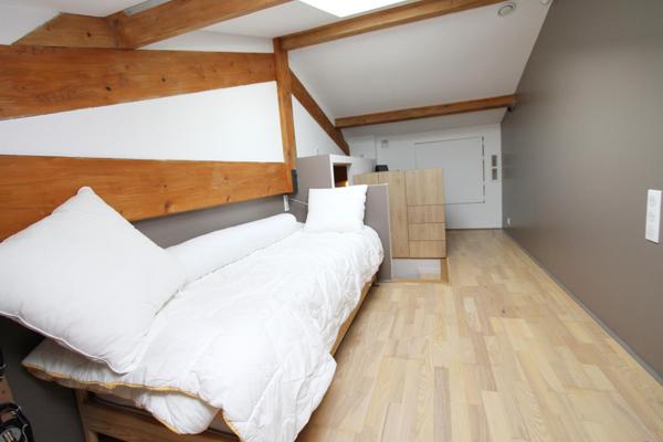 Atypique ! 2 habitations superbement agencées en 1 maison sur une belle parcelle de terrain arboré