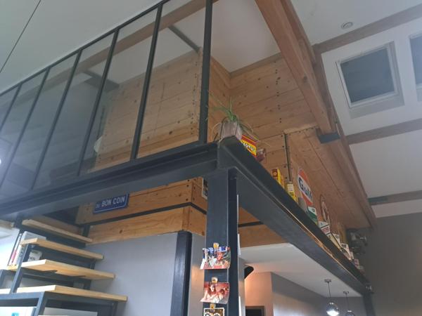 Atypique ! 2 habitations superbement agencées en 1 maison sur une belle parcelle de terrain arboré