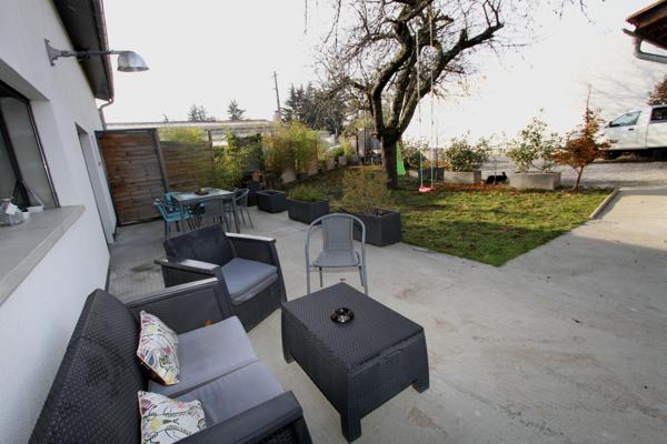 Atypique ! 2 habitations superbement agencées en 1 maison sur une belle parcelle de terrain arboré