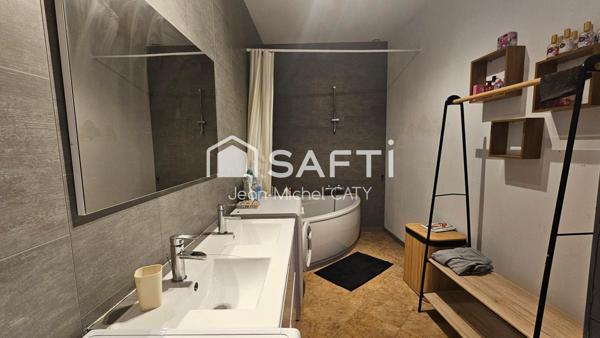 BONNY SUR LOIRE, belle maison en pierre de 116 m².