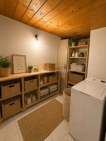 Coup de coeur pour cet appartement en duplex de type 3 situé rue du Joly à Lentilly.
Dans une petite maison de deux logements, ce bien situé en 1er et 2ème (et dernier étage), vous offre un emplacement géographique exceptionnel - 
Au 1er niveau, une pièce de vie avec belle hauteur sous plafond, coin cuisine (non aménagée), une salle de bain, une buanderie/cellier, un toilette.
Au 2ème et dernier niveau, deux chambres mansardées, une petite mezzanine (pour rangement ou espace bibliothèque)
Huisseries en dble vitrage - chauffage individuel électrique- Au rez de chaussée, une vaste cave, et un espace sécurisé pour vélos.
Le village se trouve à  minutes à pieds - Gare SNCF à proximité (direction Vieux Lyon).
Charges annuelles  180 euros (assurance copropriété)
Une visite, un coup de coeur, un achat .......
L'aménagement des pièces est issu de l'IA pour vous permettre une meilleure projection.