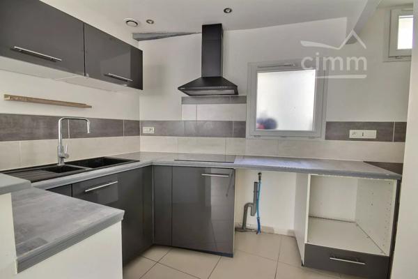 centre village,  APPARTEMENT F2 bis duplex de 46.89m² au 1er étage.