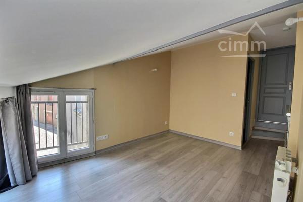 centre village,  APPARTEMENT F2 bis duplex de 46.89m² au 1er étage.
