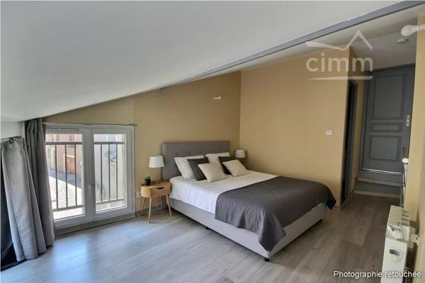 centre village,  APPARTEMENT F2 bis duplex de 46.89m² au 1er étage.