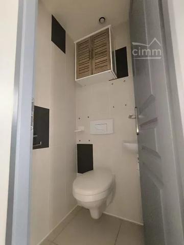 centre village,  APPARTEMENT F2 bis duplex de 46.89m² au 1er étage.