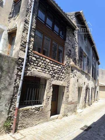 centre village,  APPARTEMENT F2 bis duplex de 46.89m² au 1er étage.