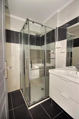 centre village,  APPARTEMENT F2 bis duplex de 46.89m² au 1er étage.