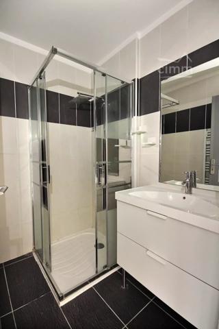 centre village,  APPARTEMENT F2 bis duplex de 46.89m² au 1er étage.