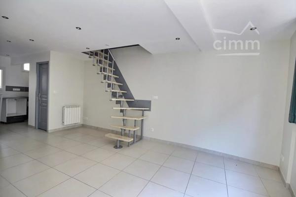 centre village,  APPARTEMENT F2 bis duplex de 46.89m² au 1er étage.