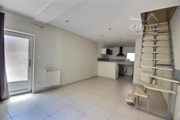 centre village,  APPARTEMENT F2 bis duplex de 46.89m² au 1er étage.
