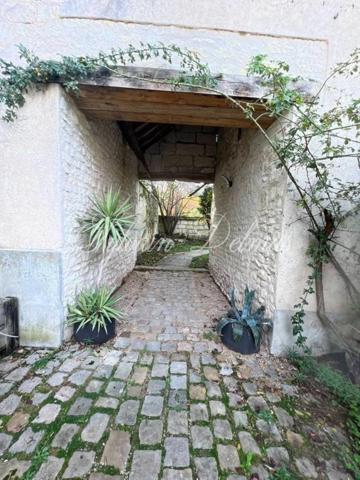 Propriete à vendre 25 pièces proche de POITIERS (86)