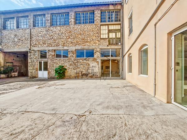 Millau (12100) Local professionnel de 466 m² – Emplacement premium avec parkings privatifs