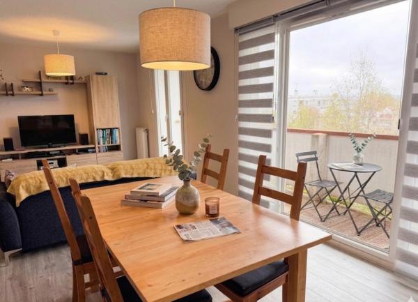 Un appartement lumineux, rénové avec goût, idéalement situé avec tramway au pied de l’immeuble.