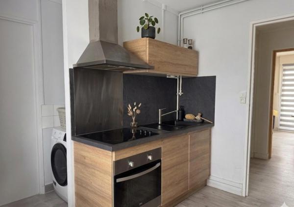 Un appartement lumineux, rénové avec goût, idéalement situé avec tramway au pied de l’immeuble.
