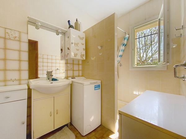 Saint-Julien-en-Born (40170) Maison de plain-pied avec spa et véranda à proximité du littoral