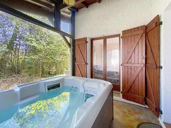 Saint-Julien-en-Born (40170) Maison de plain-pied avec spa et véranda à proximité du littoral