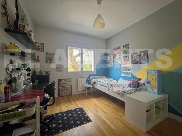 Maison de 147 m² (207 m² sol) + sous-sol, sur un terrain de 2 700 m² 