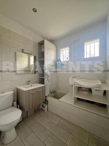 Maison de 147 m² (207 m² sol) + sous-sol, sur un terrain de 2 700 m² 