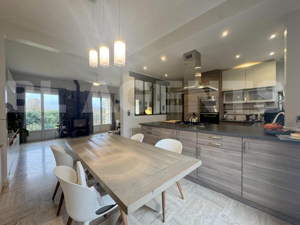 Maison de 147 m² (207 m² sol) + sous-sol, sur un terrain de 2 700 m² 