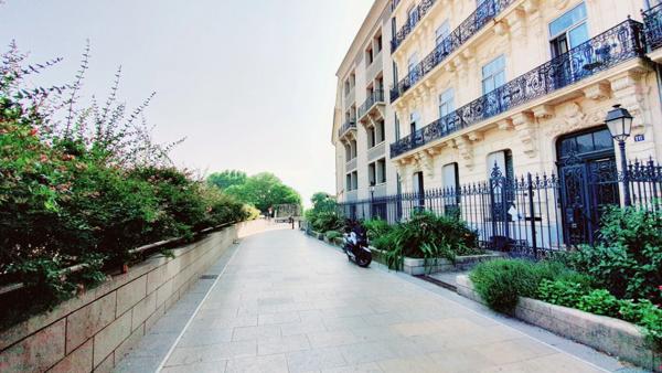 APPARTEMENT BOURGEOIS T2 EN DERNIER ÉTAGE SUPERBE VUE