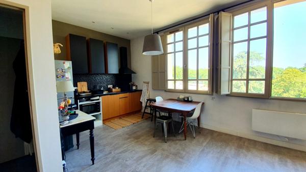 APPARTEMENT BOURGEOIS T2 EN DERNIER ÉTAGE SUPERBE VUE