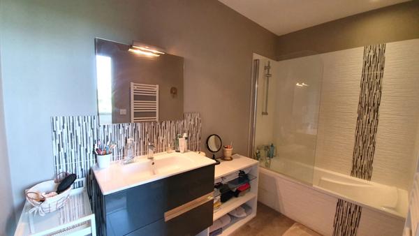 APPARTEMENT BOURGEOIS T2 EN DERNIER ÉTAGE SUPERBE VUE