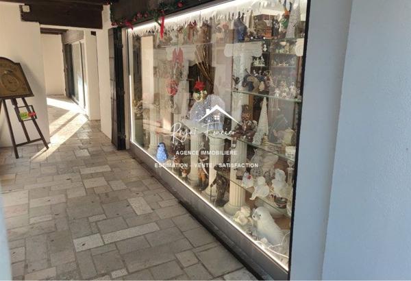 Bien situé, dans le centre de la ROCHE POSAY, belle opportunité !