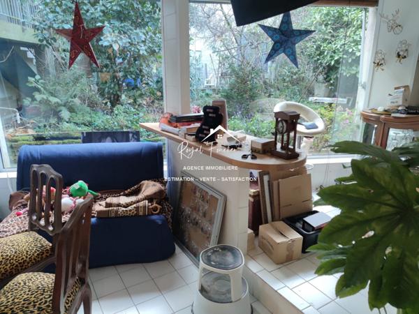 Bien situé, dans le centre de la ROCHE POSAY, belle opportunité !