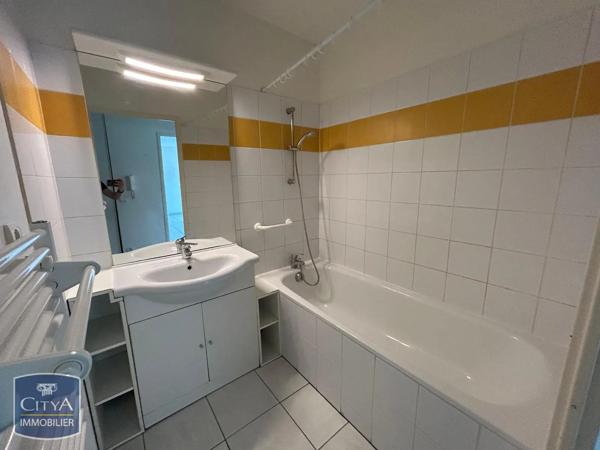 Appartement à louer 2 pièces 47.87m² Tarbes (65000)