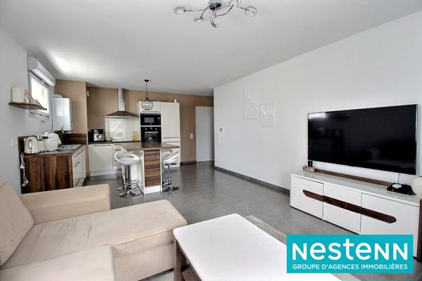 Appartement T4 lumineux 77 m² avec balcon plein sud, résidence récente, cave et parking - Meyzieu