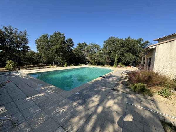 Villa contemporaine 13 pièces - 290 m2 - 4789 m2 Uchaux (84100)