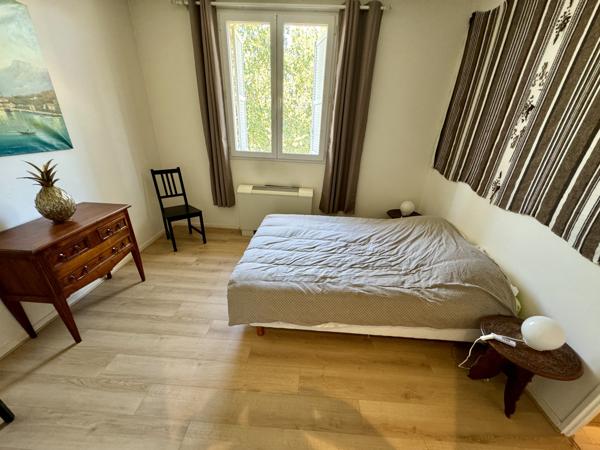 Villa contemporaine 13 pièces - 290 m2 - 4789 m2 Uchaux (84100)