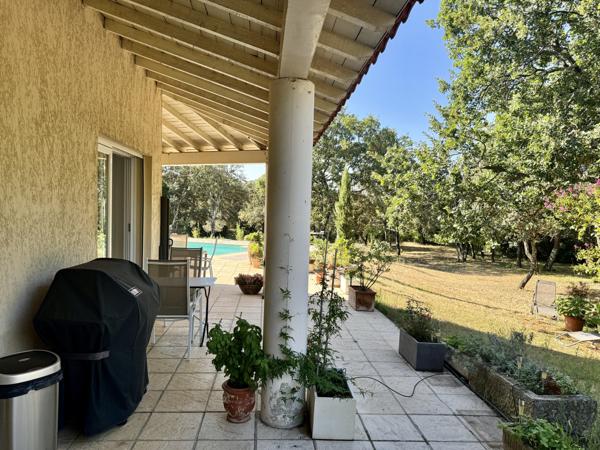 Villa contemporaine 13 pièces - 290 m2 - 4789 m2 Uchaux (84100)