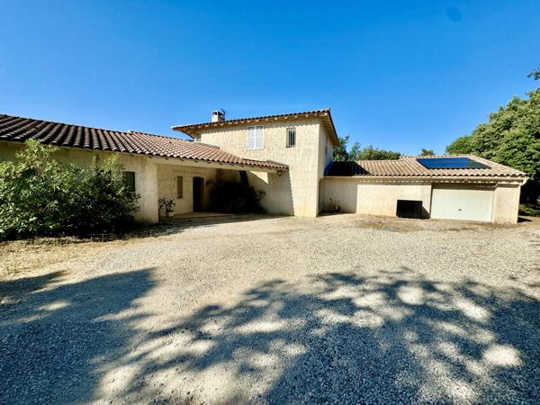 Villa contemporaine 13 pièces - 290 m2 - 4789 m2 Uchaux (84100)