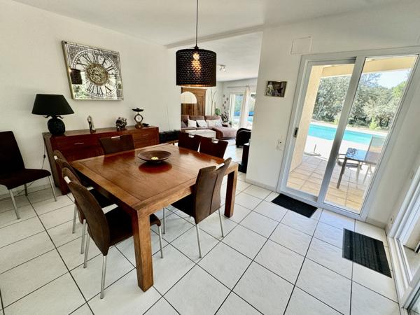 Villa contemporaine 13 pièces - 290 m2 - 4789 m2 Uchaux (84100)