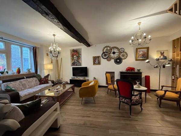 Charmante maison de ville, entièrement rénovée avec goût, à quelques pas des commerces