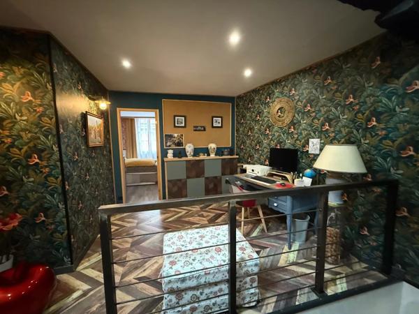 Charmante maison de ville, entièrement rénovée avec goût, à quelques pas des commerces