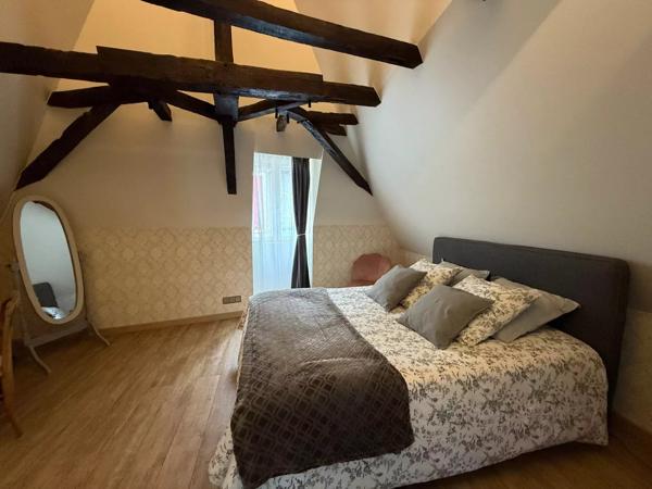 Charmante maison de ville, entièrement rénovée avec goût, à quelques pas des commerces