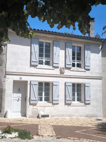 Maison de ville rénovée au cœur de Jarnac