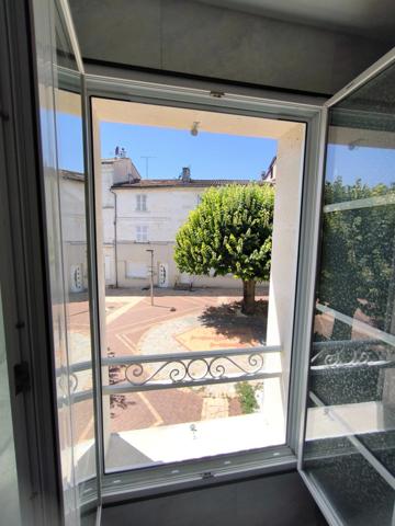 Maison de ville rénovée au cœur de Jarnac