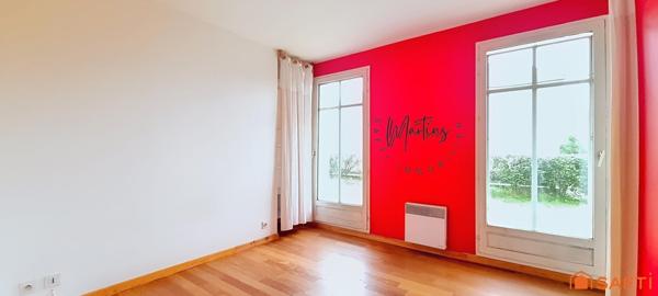 Appartement en rez-de-chaussée, Type T3, cave, 2 places de stationnement, 2 pas Gare RER B Lozère