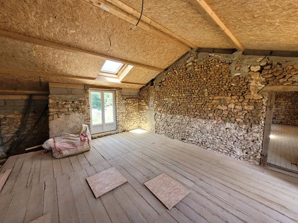 Magnifique ensemble immobilier en pierres à Vaux 86700