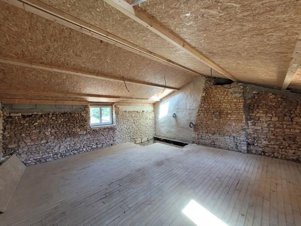 Magnifique ensemble immobilier en pierres à Vaux 86700